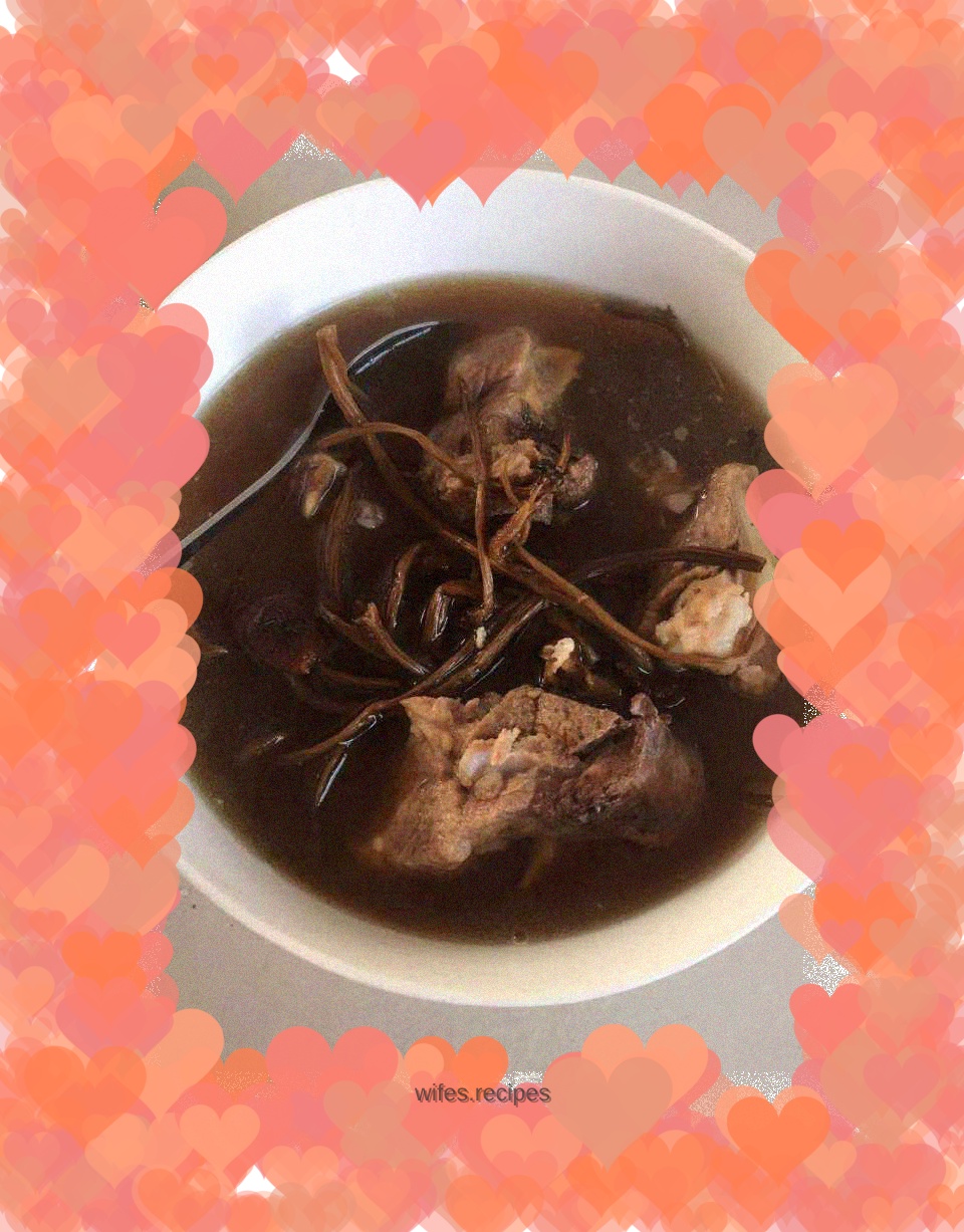 Tea tree mushroom bone soup