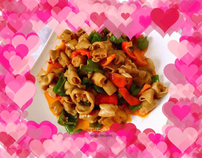 Stir-fried large intestine with green and red peppers