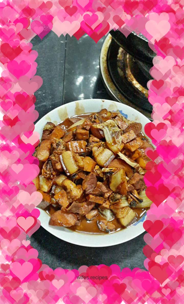 Roast pork with mussels and rich texture