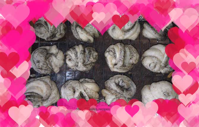 Oatmeal and black sesame rolls