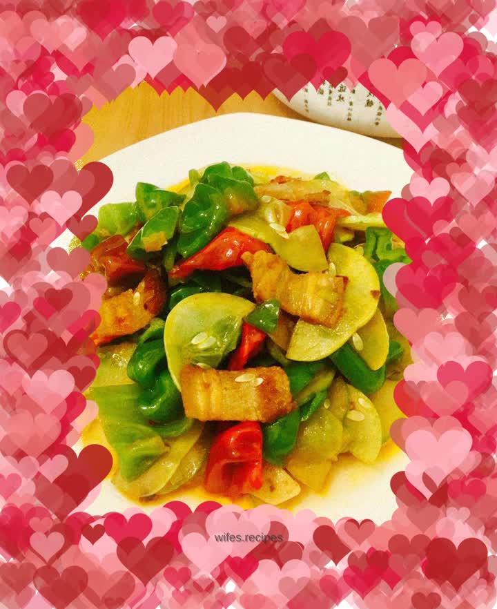 Stir-fried green and red pepper and cucumber