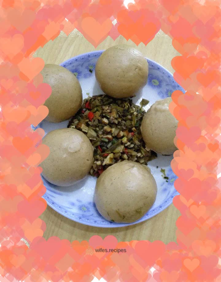 Dried buckwheat buns with mushrooms, snow green beans and beans