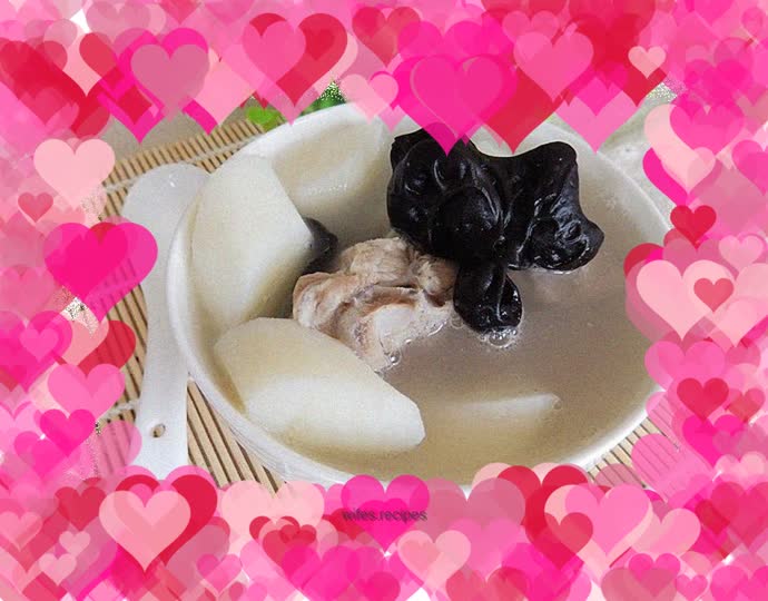Yam and fungus bone soup
