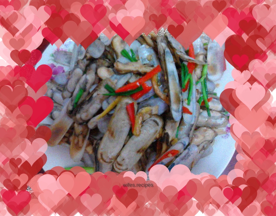 Stir-fried razor clams with onion, ginger and spicy sauce