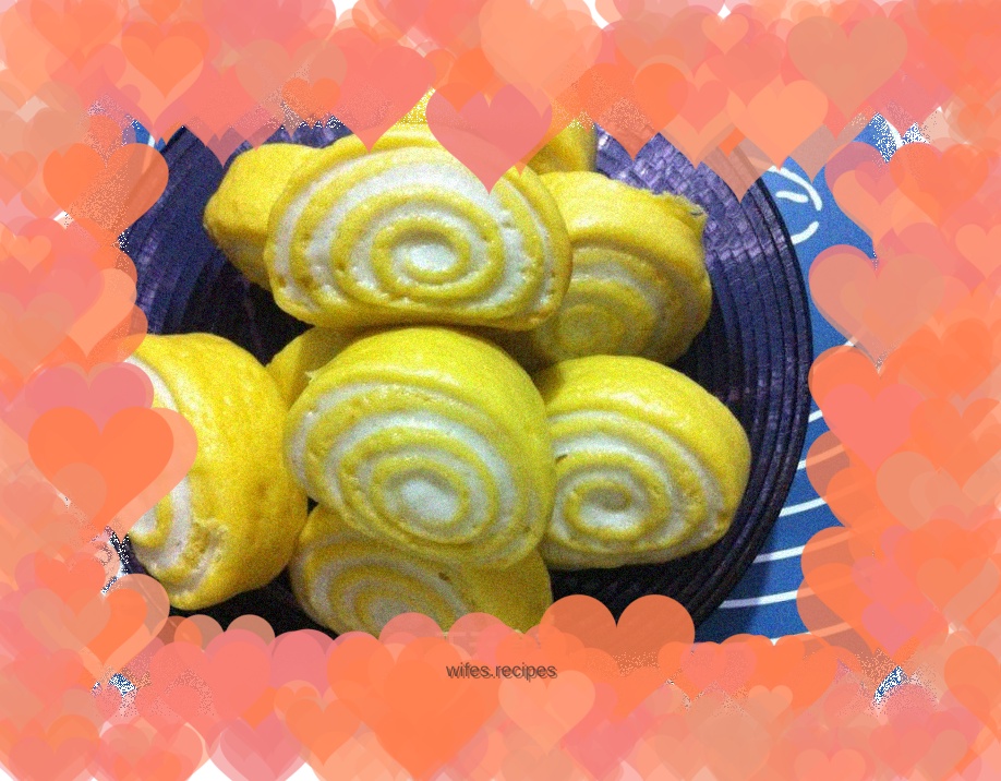 Creamy pumpkin two-color steamed buns