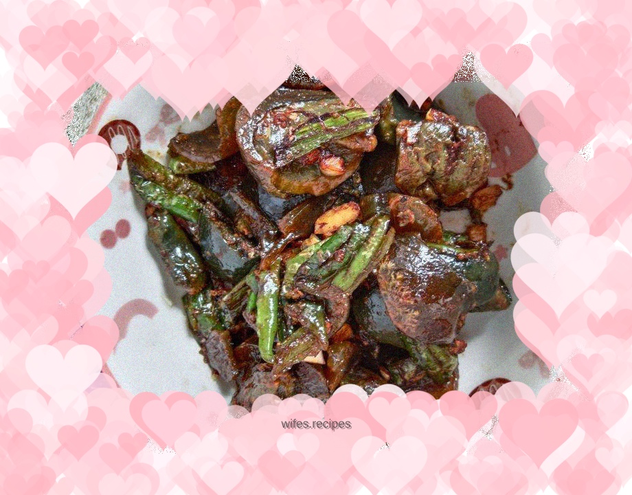 Fried preserved egg with green pepper