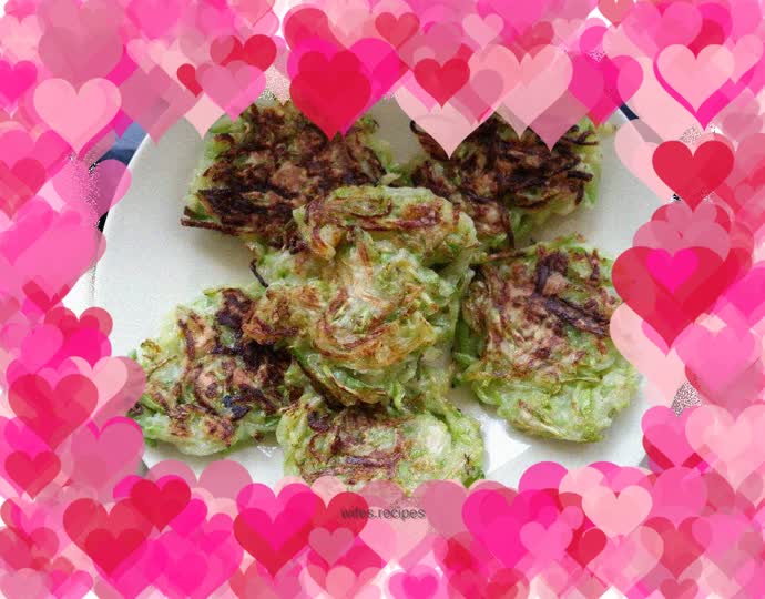 Seasonal vegetables suitable for children and the elderly Zucchini pancakes