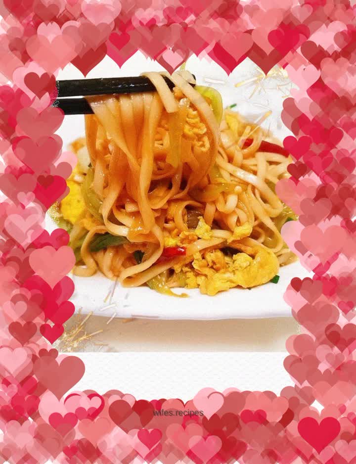 Fried noodles with eggs