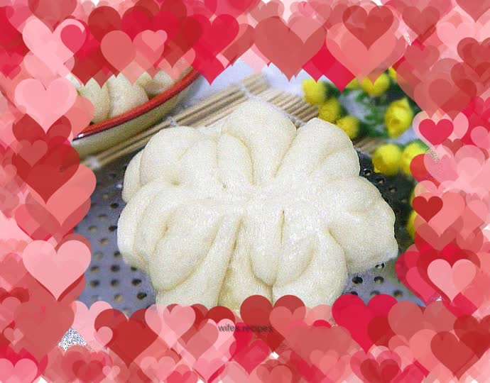 Milk-flavored chrysanthemum steamed buns