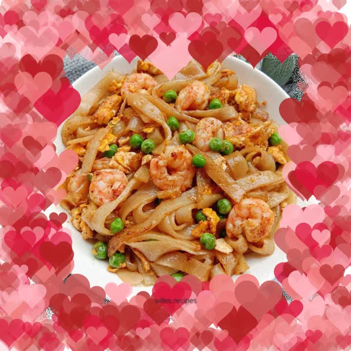 Fried rice noodles with shrimps and green beans