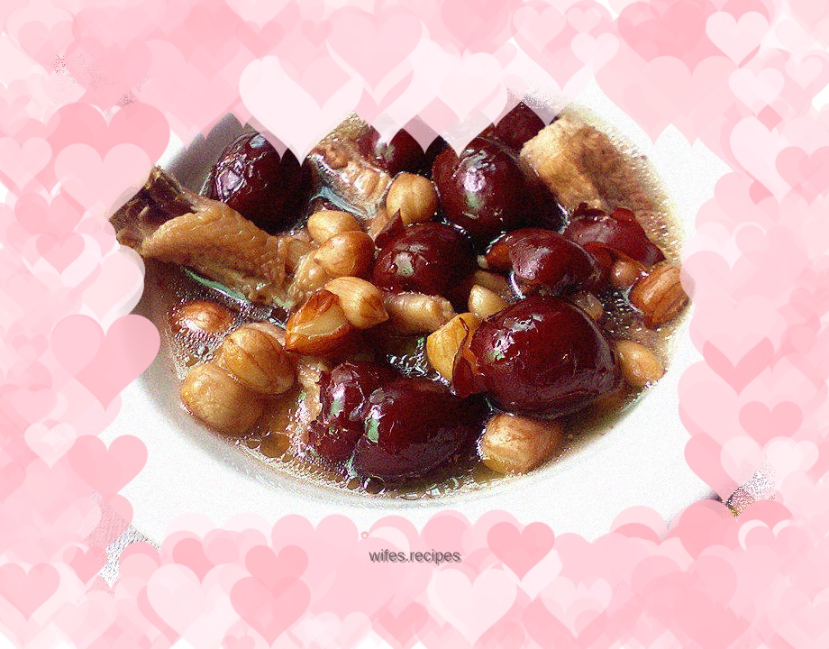 Red dates, peanuts and chicken feet soup
