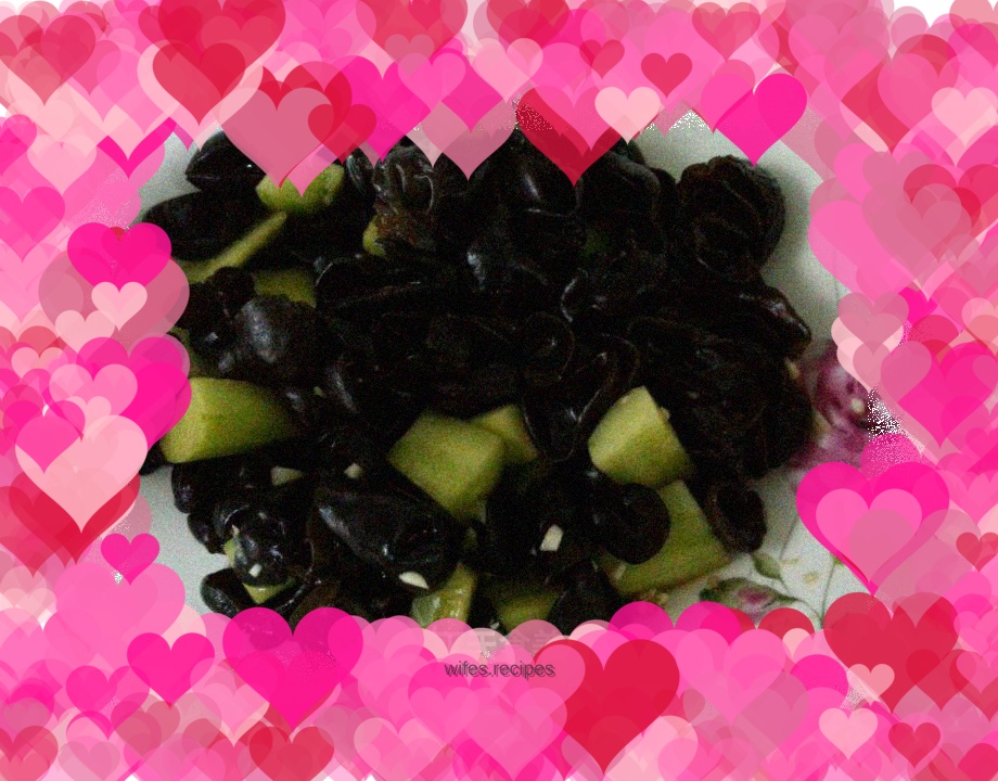 Black fungus mixed with cucumber