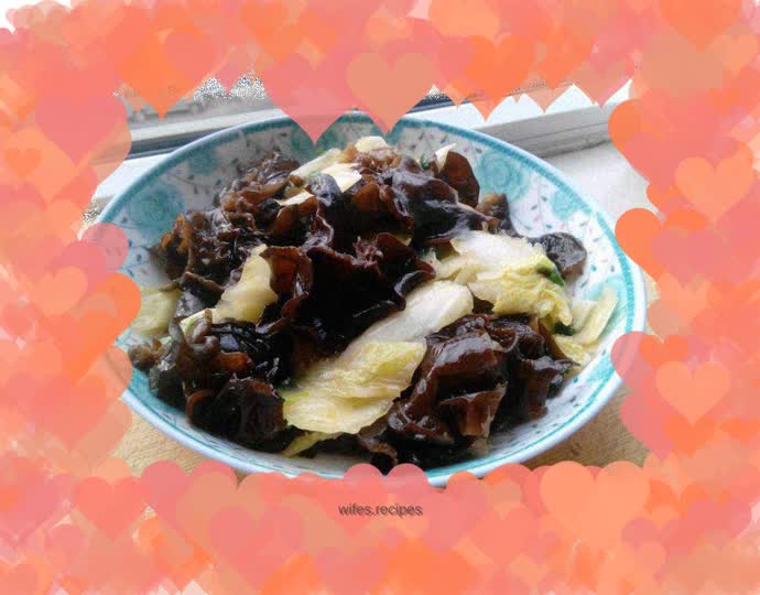 Stir-fried cabbage slices with black fungus