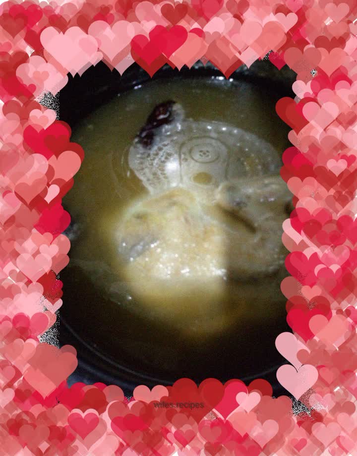 Guinea fowl soup with red dates and longan