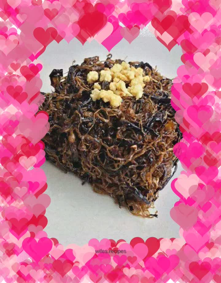 Shredded garlic and tomato sauce (sounds in the same box)