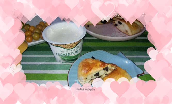 Yeast Blackcurrant Walnut Scones