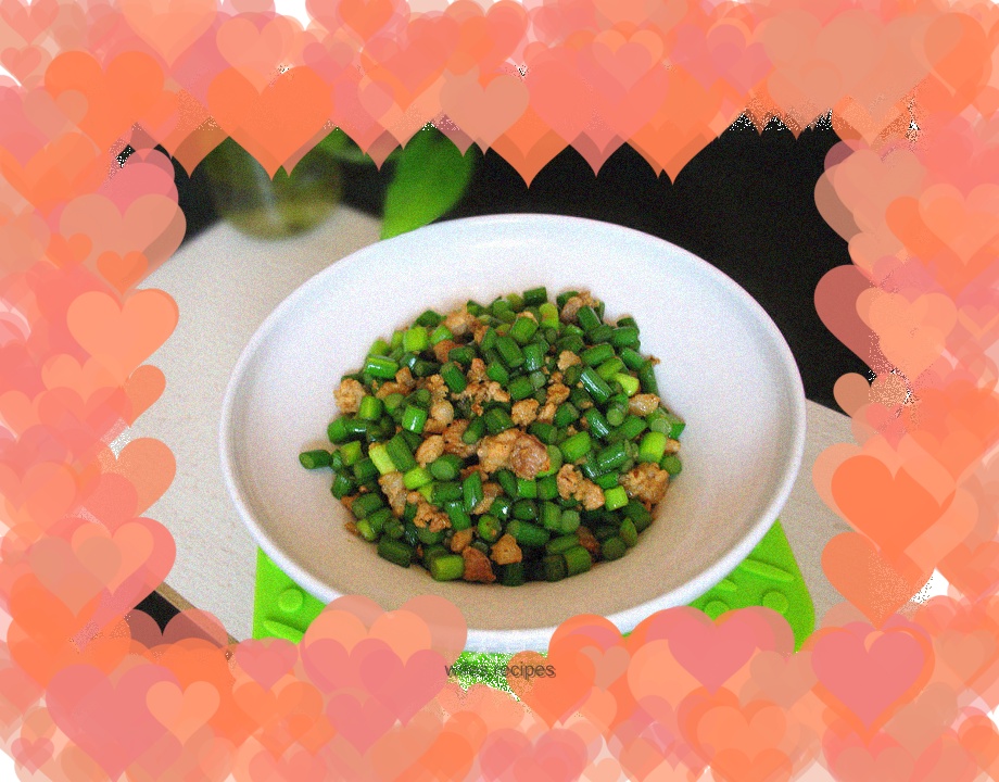 Quick dish--[Minced pork with garlic sprouts]