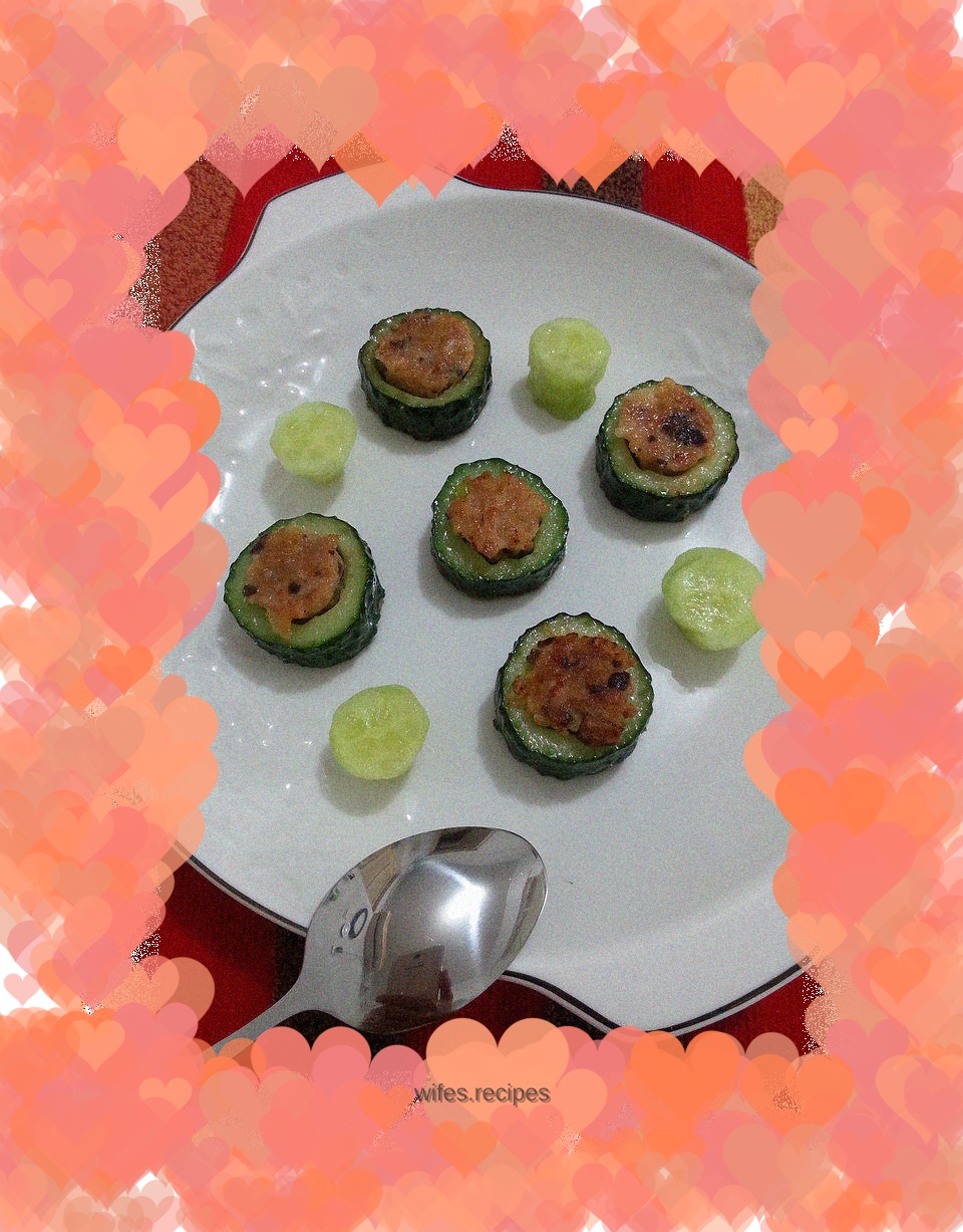 Cucumber stuffed with shrimp and meat filling