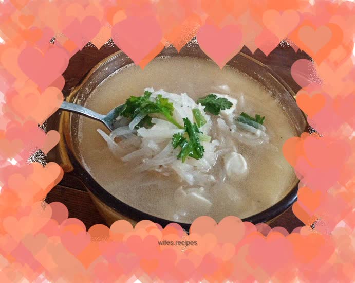 Shredded radish and onion tofu soup