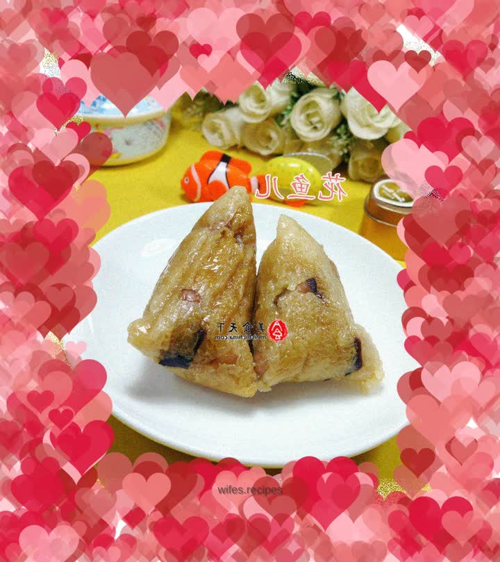 Glutinous Rice Dumplings with Peanut Sauce and Meat