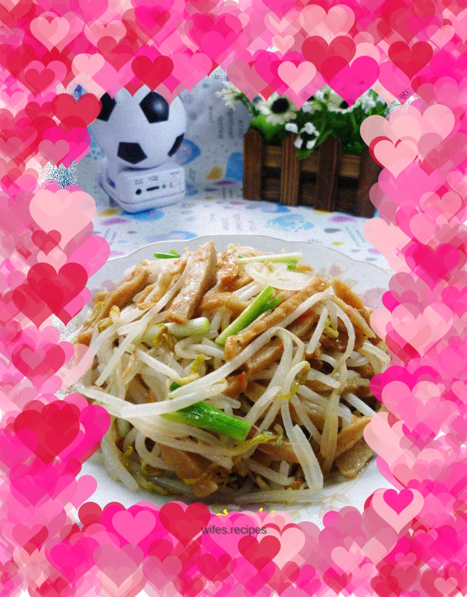 Sweet and spicy stir-fried mung bean sprouts