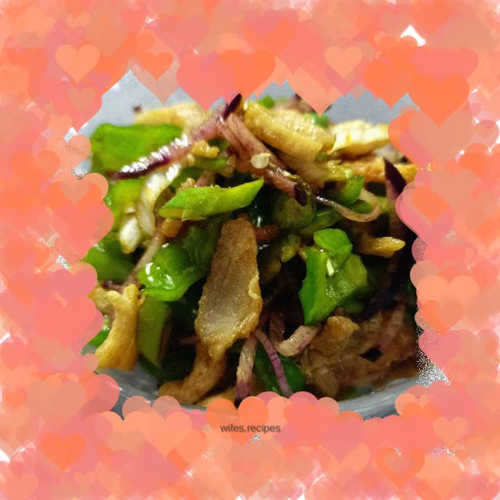 Thin-skinned pepper mixed with oil residue