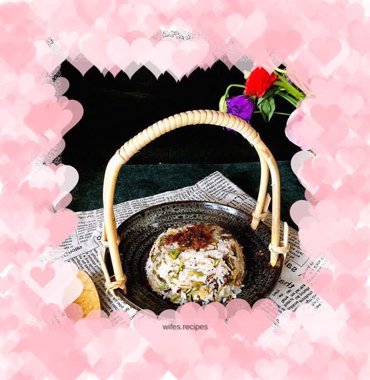 Chinese toon fried rice with scallops