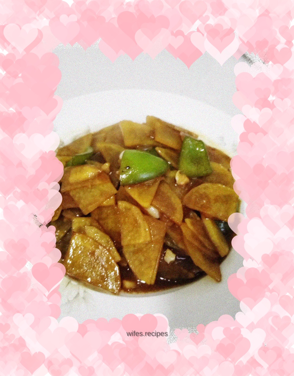 Homemade green pepper and potato slices