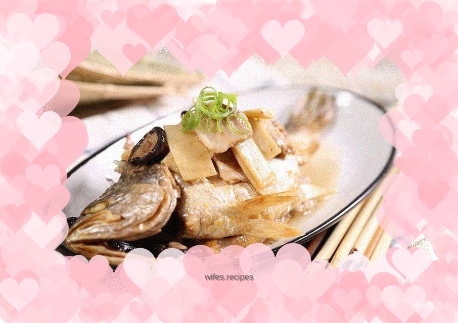 Yellow croaker in white sauce