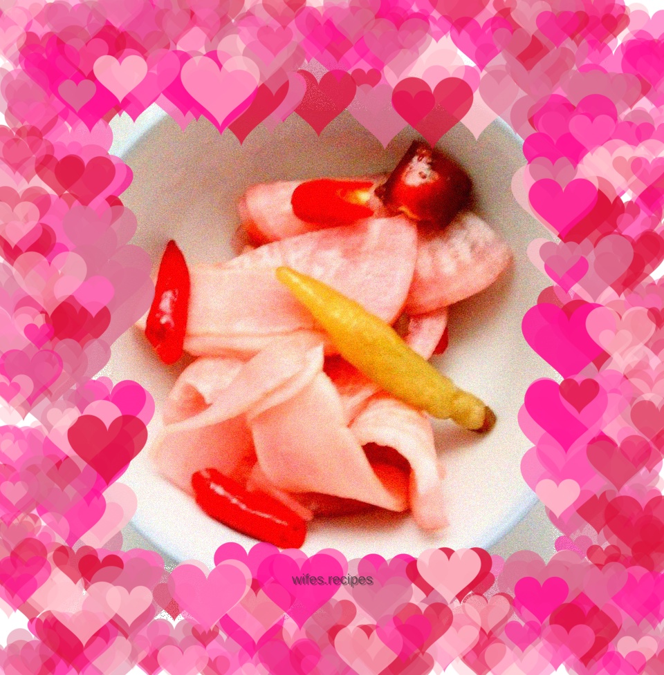 Sweet and sour pickled radish with double pepper