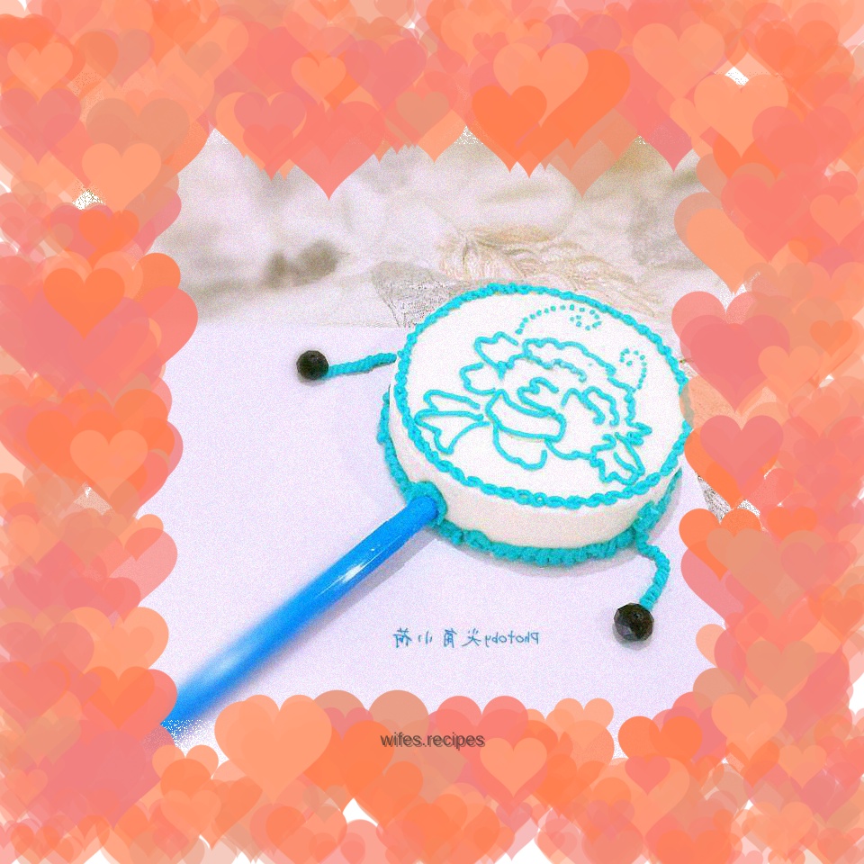 [Blue and white porcelain rattle] Hand-painted mousse cake