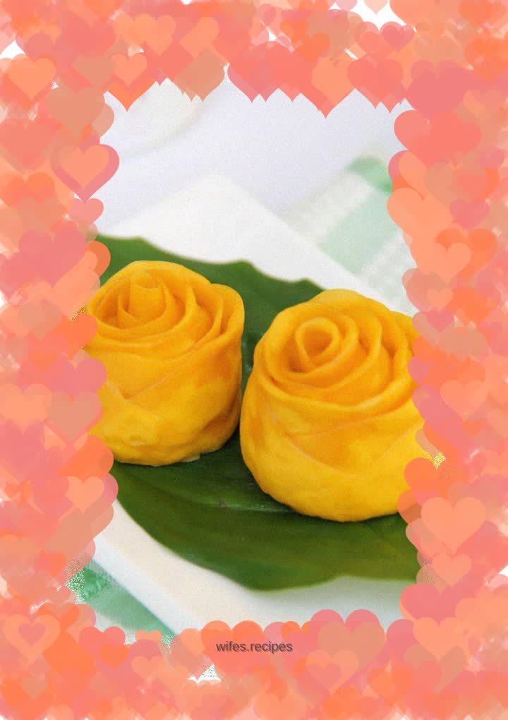 Yellow rose steamed buns