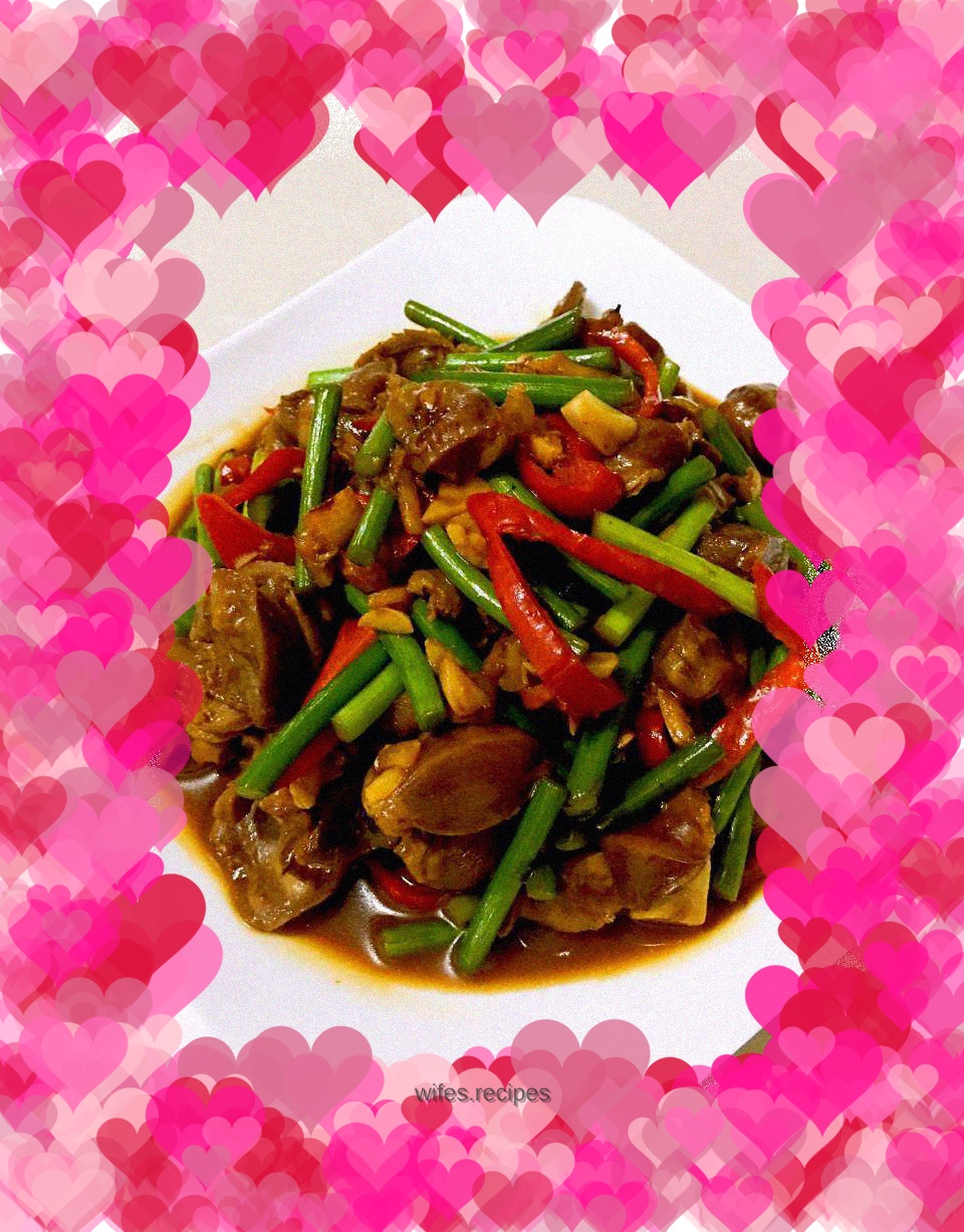 Stir-fried chicken gizzards with garlic sprouts
