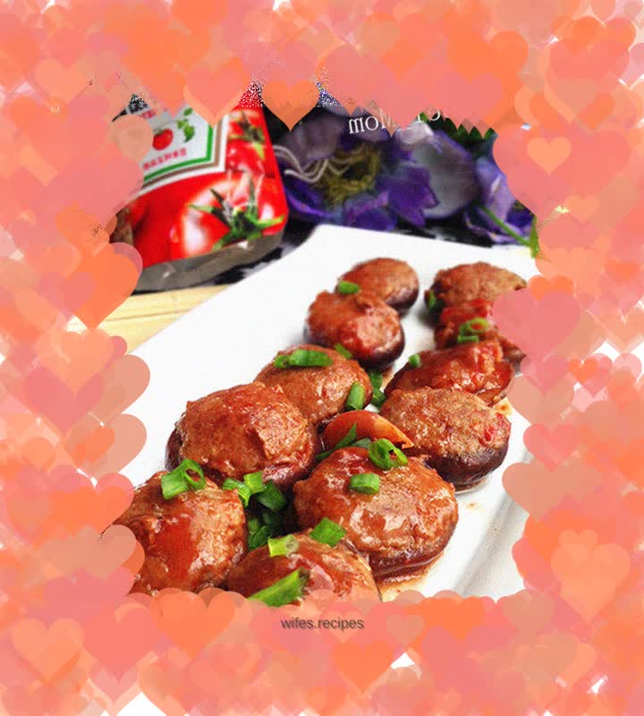 Mushrooms stuffed with tomato sauce and meat