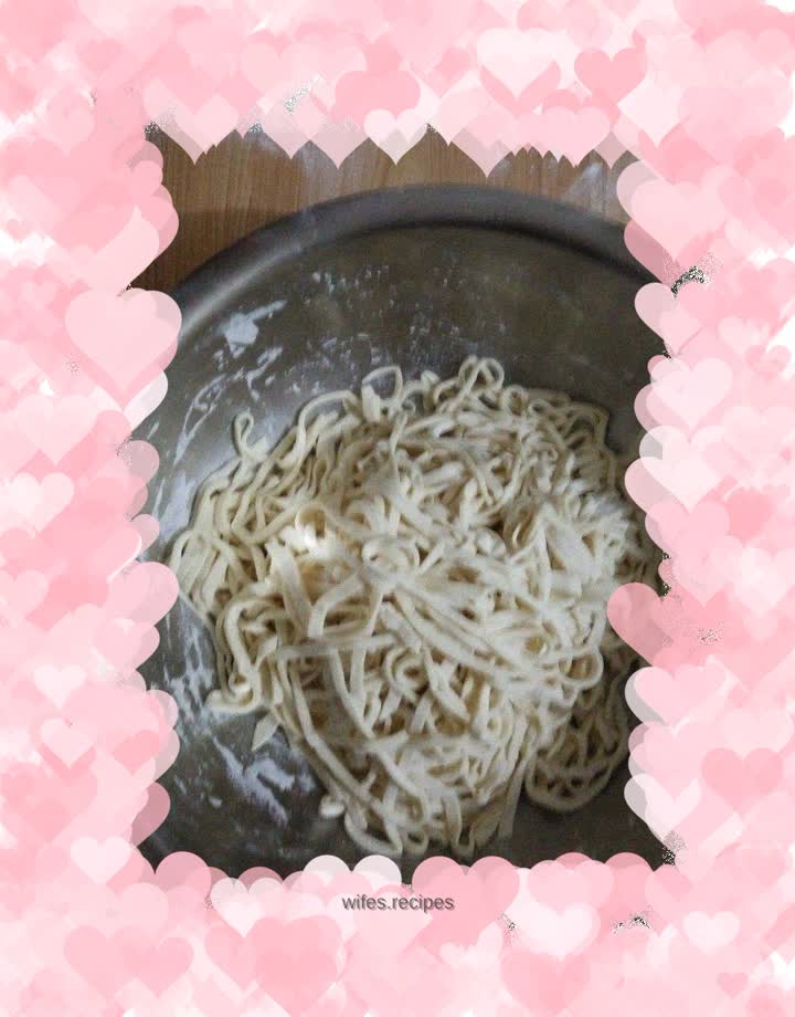 Hand-rolled noodles