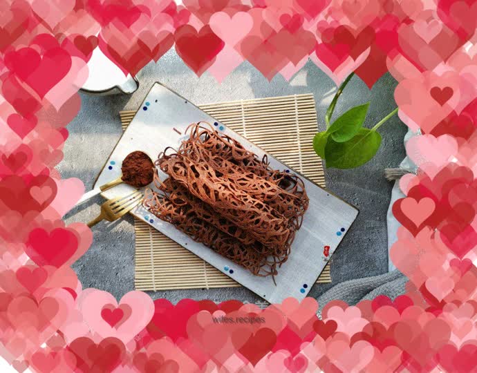 Coco Lace Egg Roll