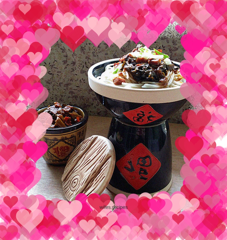 Laotan Sauerkraut and Beef Sauce Noodles