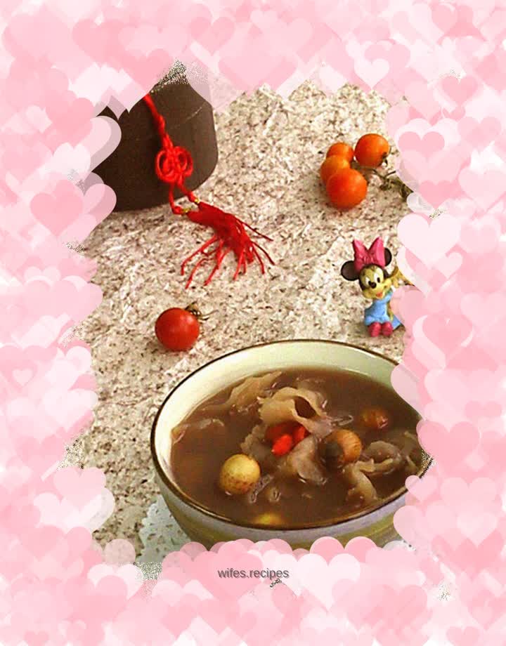 Tremella and Lotus Seed Soup
