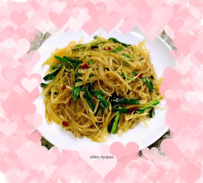 Fried vermicelli with shredded potatoes