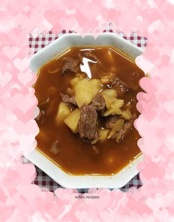 Delicious and healthy beef stew with potatoes