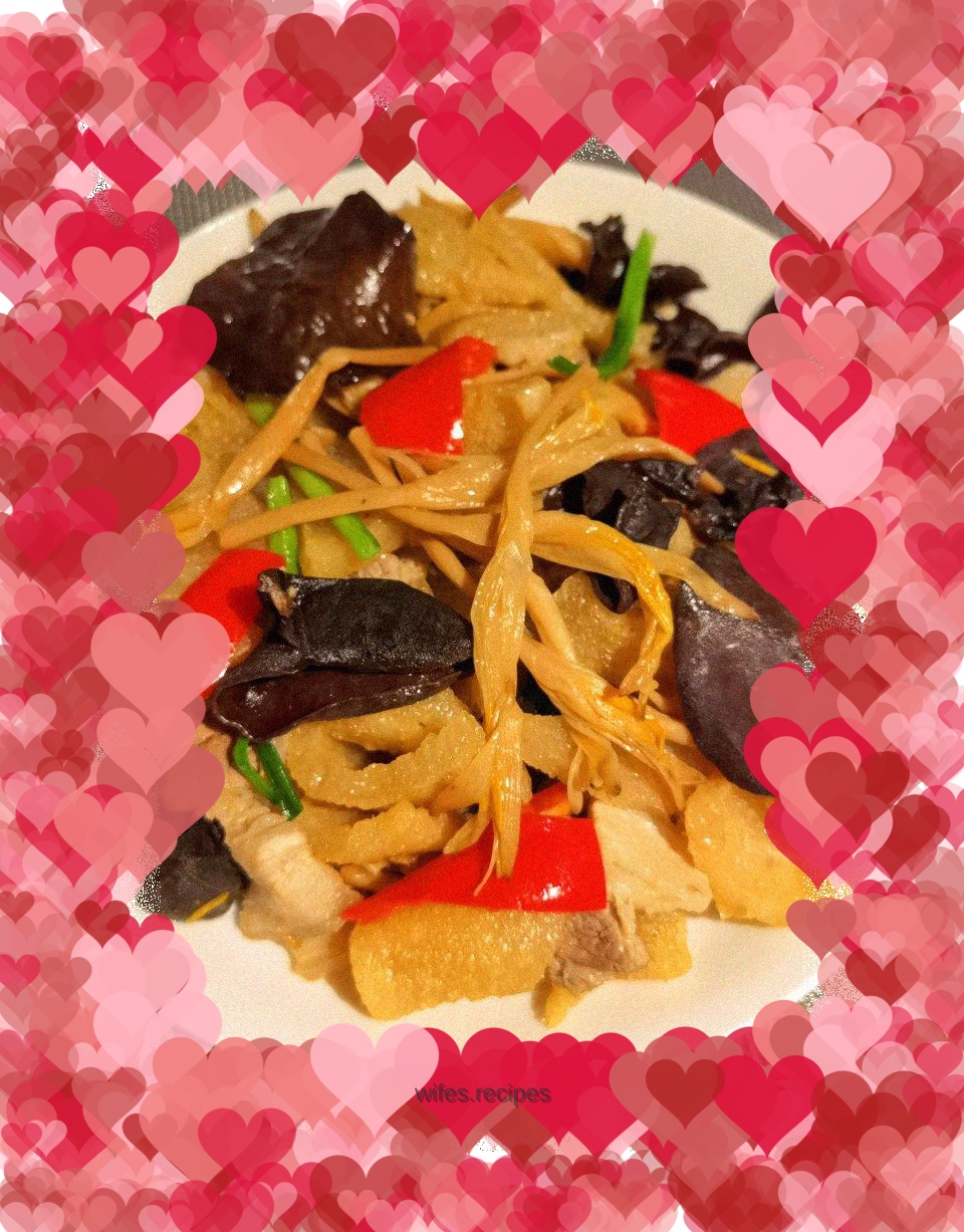 Stir-fried day lily with pork skin