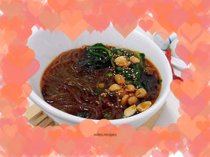 Delicious food on the tip of the tongue - Hot and Sour Rice Noodles with Minced Pork