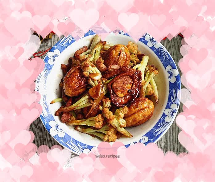 Stir-fried cauliflower with tiger egg and meat slices