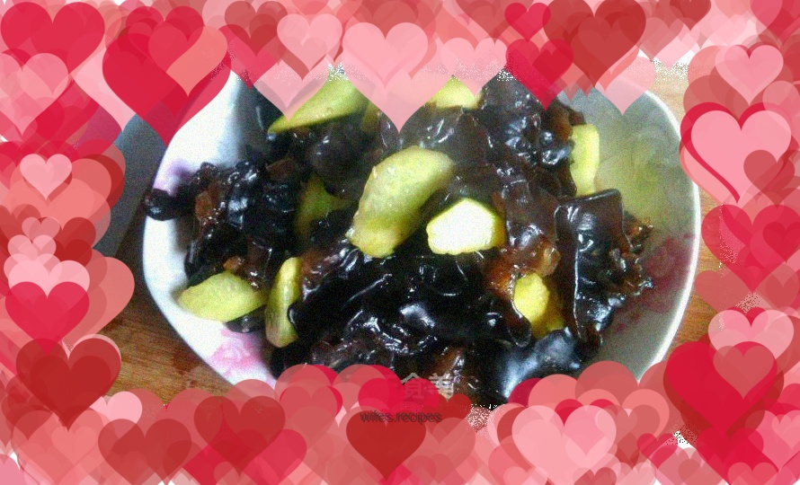 Fried fungus with cucumber