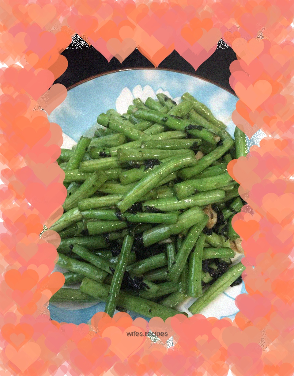 Stir-fried beans with perilla