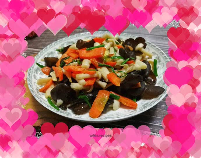 Stir-fried seafood and mushrooms