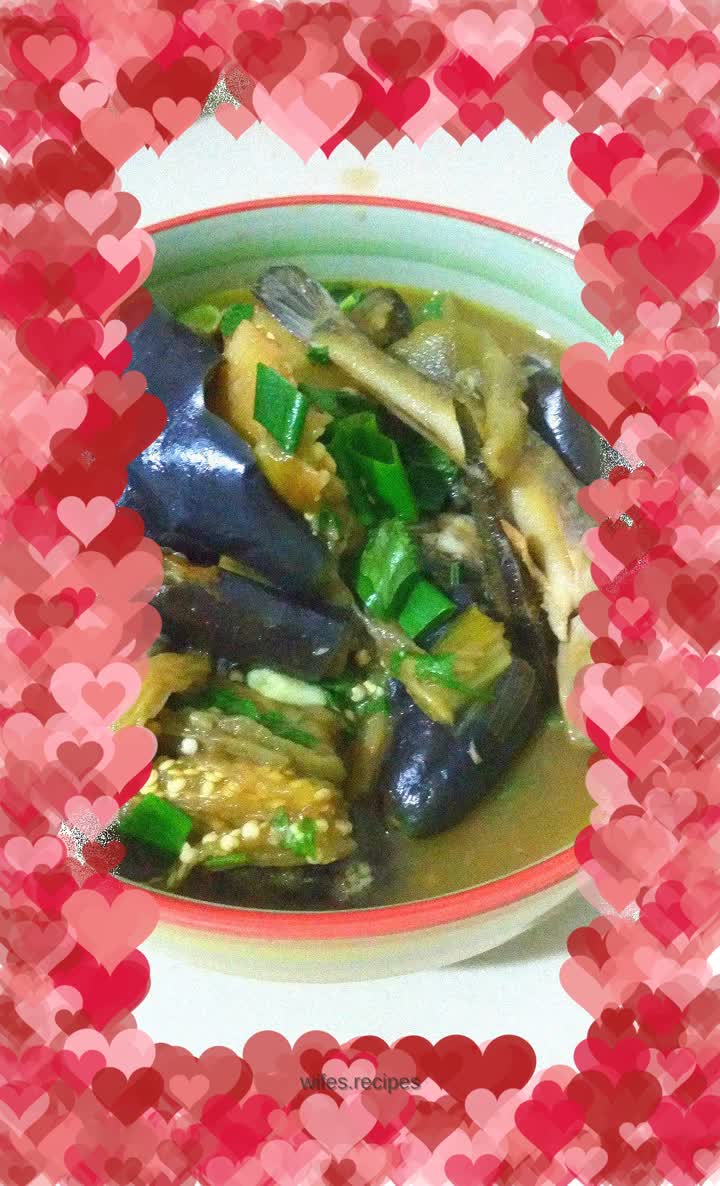 Fat head fish stewed with shredded eggplant