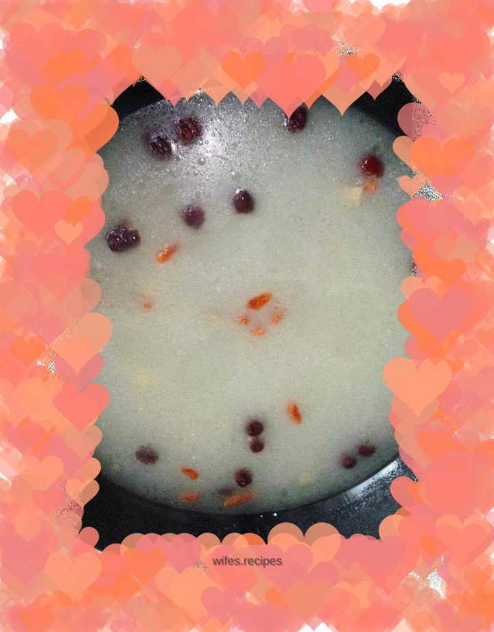 Pork skin and soybean soup