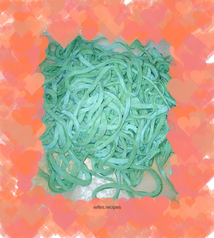 Hand-rolled spinach noodles
