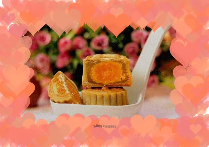 Cantonese style lotus paste and egg yolk mooncake